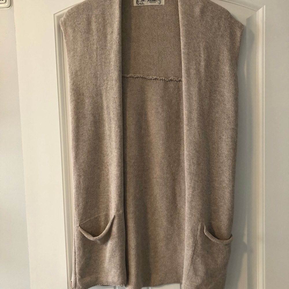 Knit long vest with pockets ⭐️⭐️⭐️